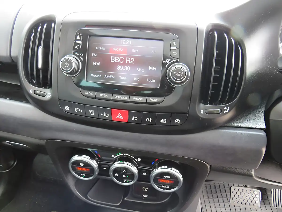 Used 2014 Fiat 500L Lounge Mpw Red - Interior and Exterior details 12