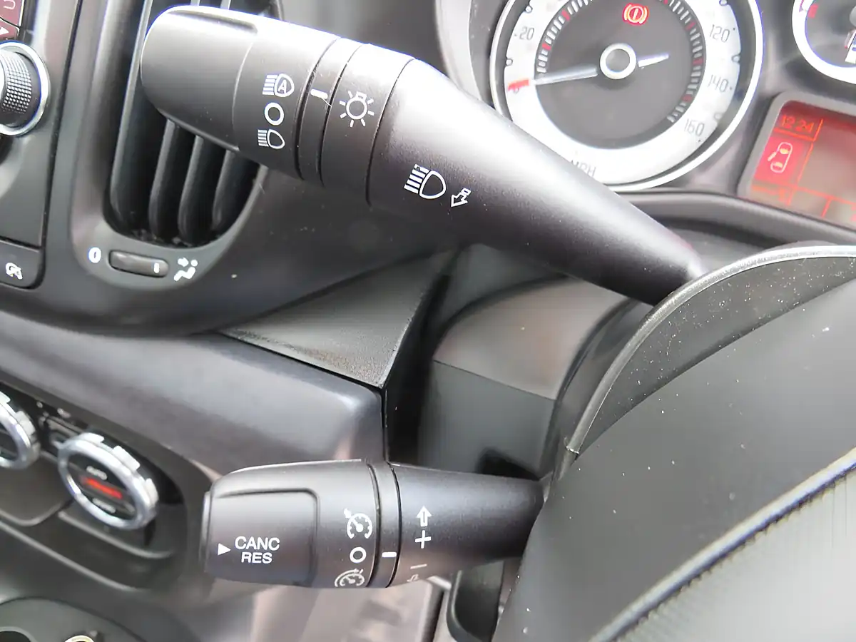 Used 2014 Fiat 500L Lounge Mpw Red - Interior and Exterior details 13