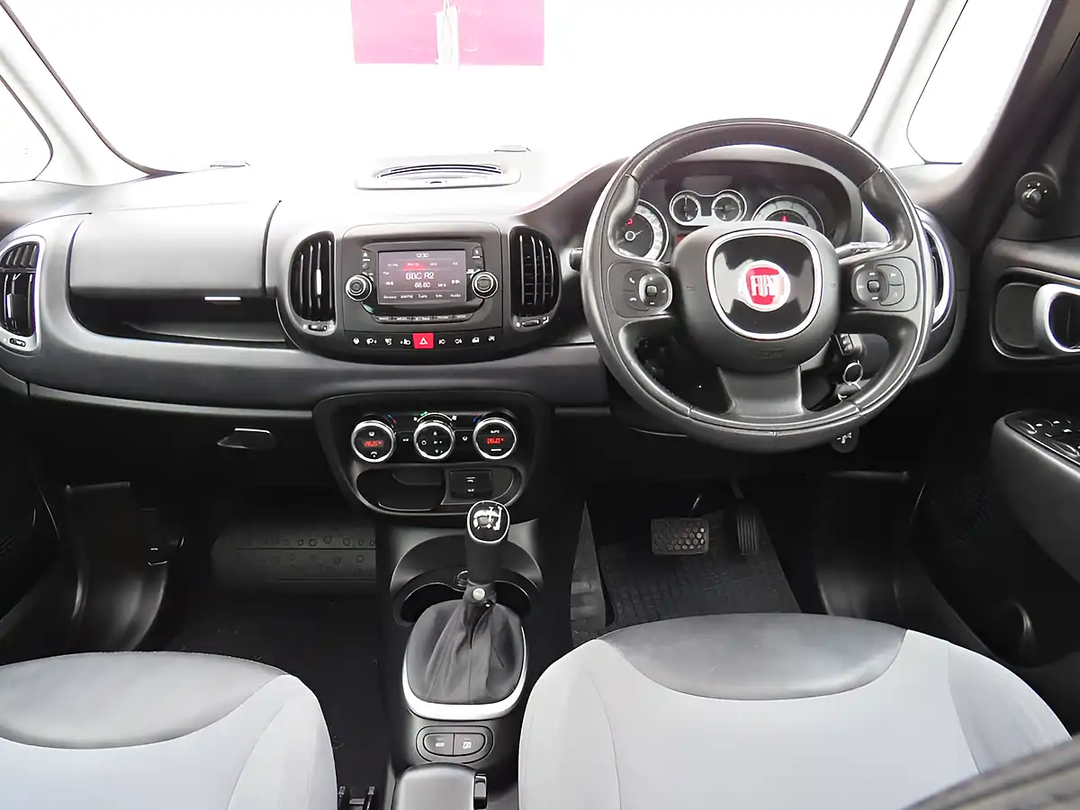 Used 2014 Fiat 500L Lounge Mpw Red - Interior and Exterior details 2