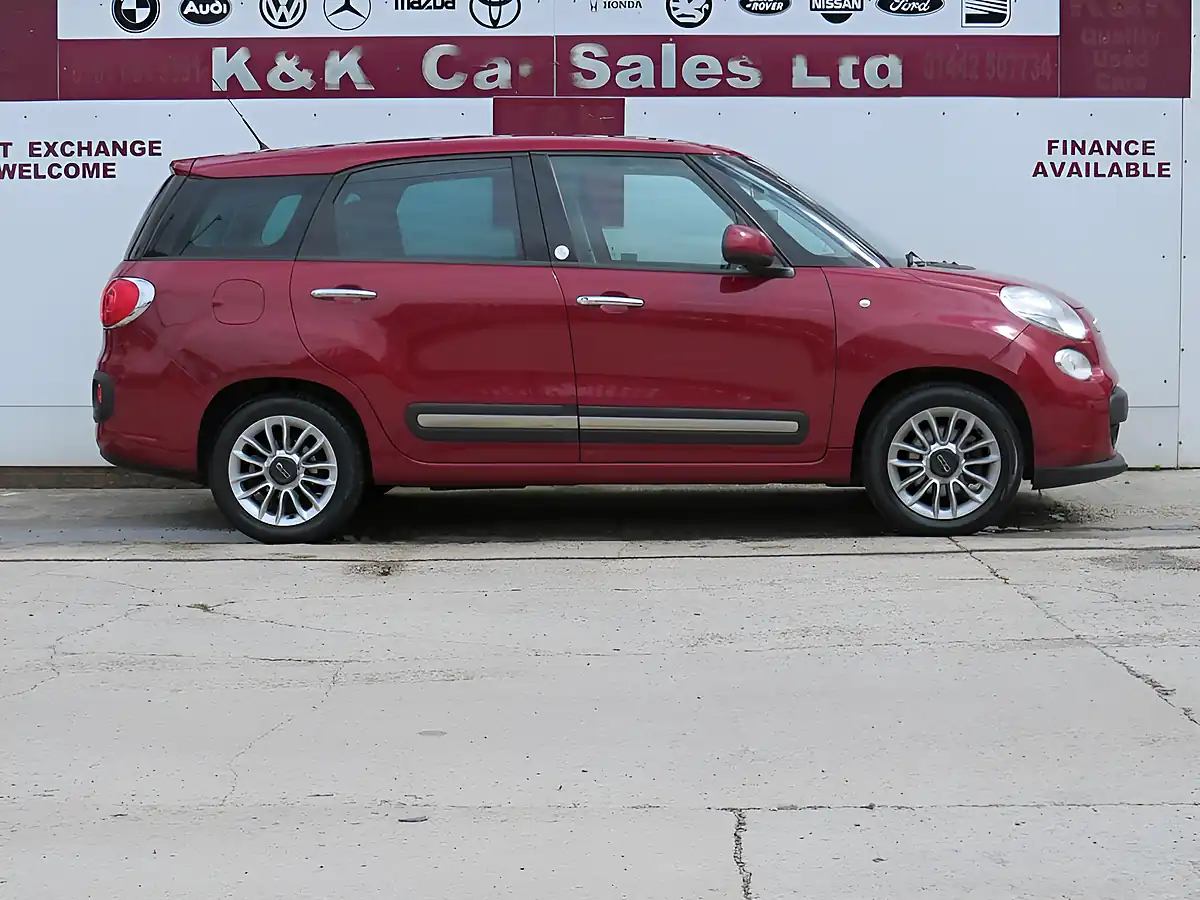 Used 2014 Fiat 500L Lounge Mpw Red - Interior and Exterior details 3