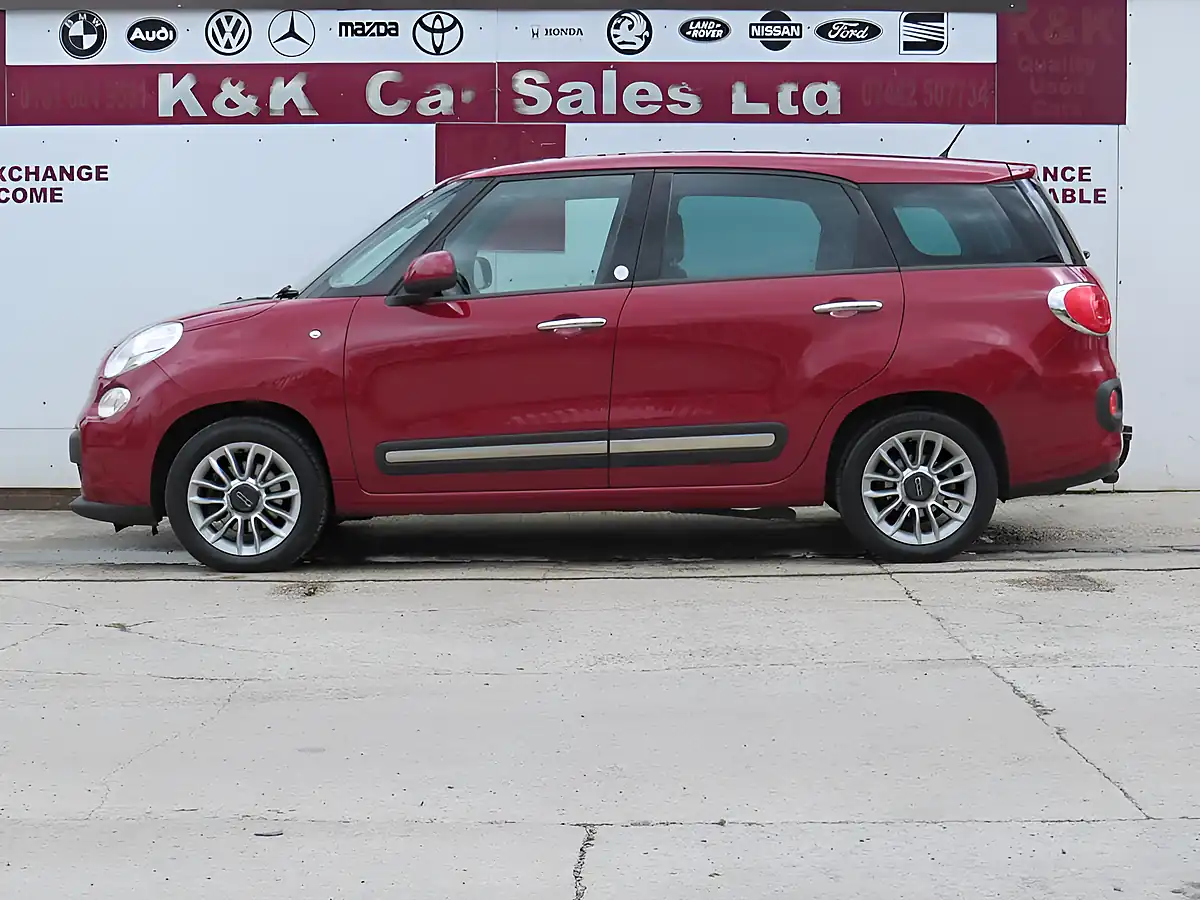 Used 2014 Fiat 500L Lounge Mpw Red - Interior and Exterior details 5