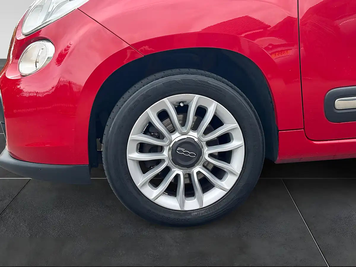 Used 2014 Fiat 500L Lounge Red - Interior and Exterior details 9