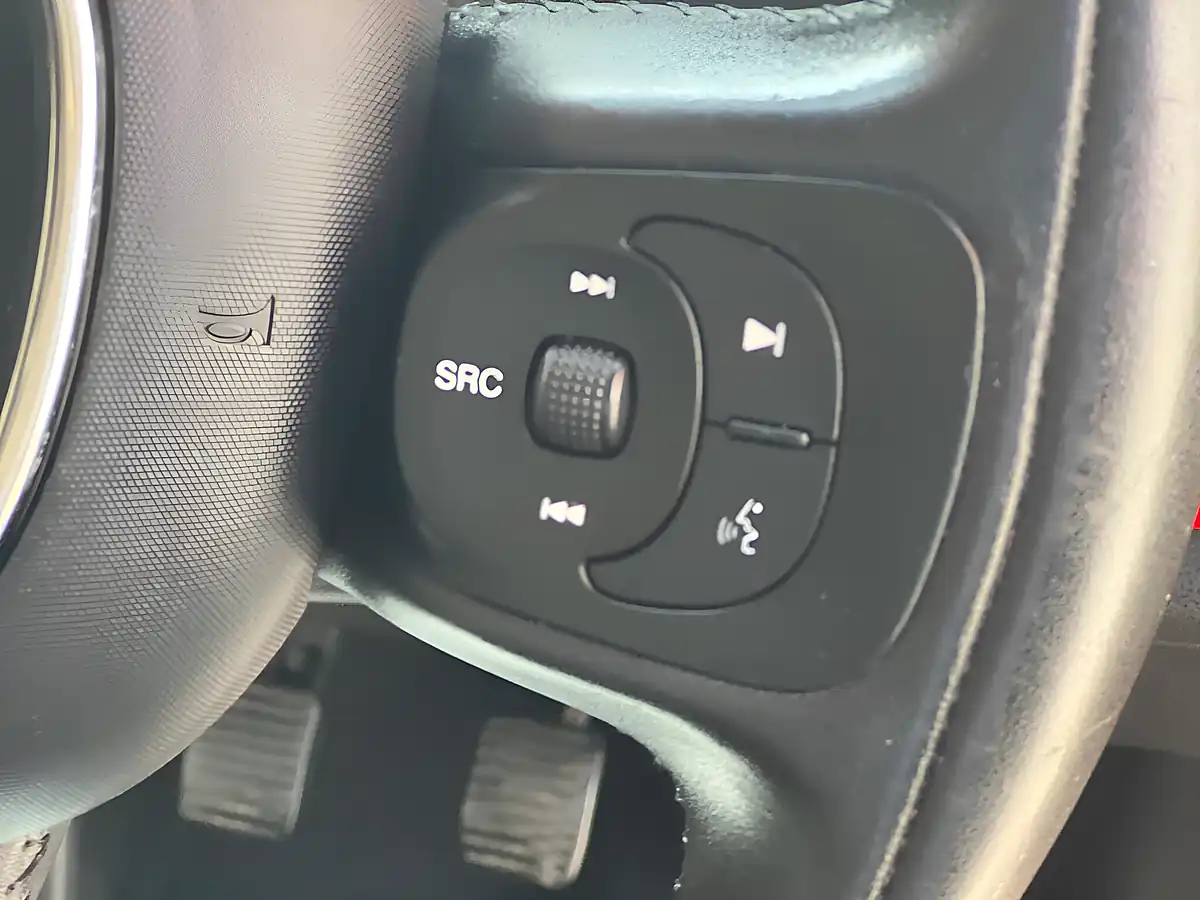 Used 2014 Fiat 500L Pop Star Red - Interior and Exterior details 15