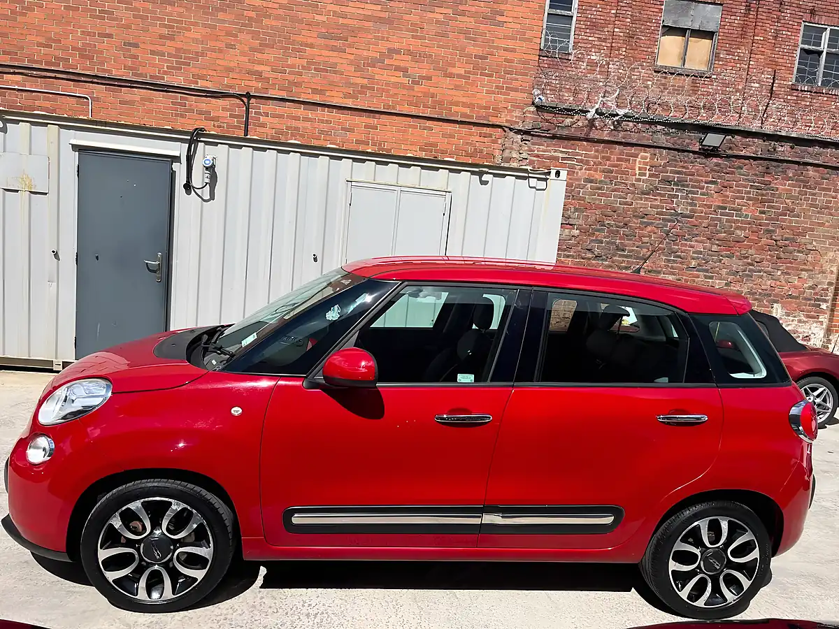 Used 2014 Fiat 500L Pop Star Red - Interior and Exterior details 4