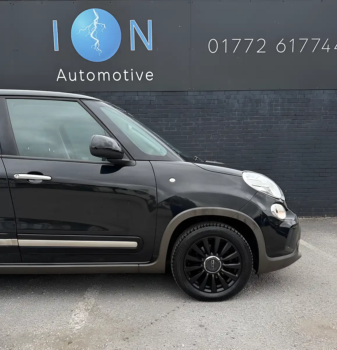Used 2014 Fiat 500l Trekking Cinema Black - Interior and Exterior details 11