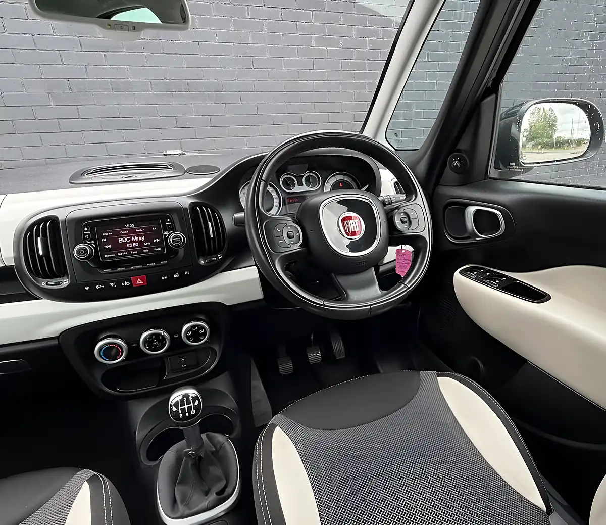 Used 2014 Fiat 500l Trekking Cinema Black - Interior and Exterior details 17