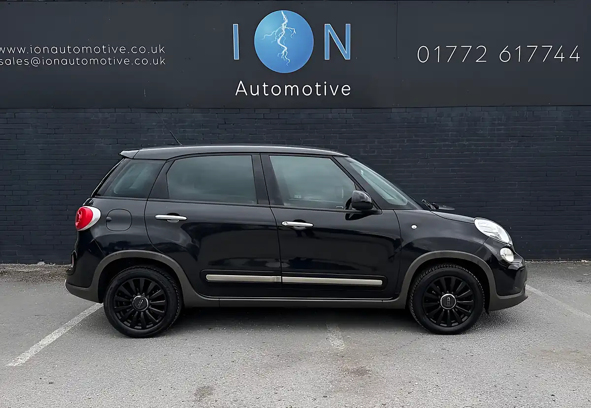 Used 2014 Fiat 500l Trekking Cinema Black - Interior and Exterior details 3