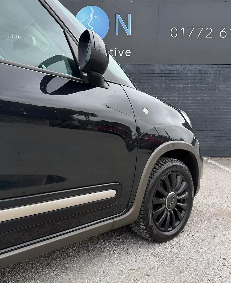 Used 2014 Fiat 500l Trekking Cinema Black - Interior and Exterior details 7