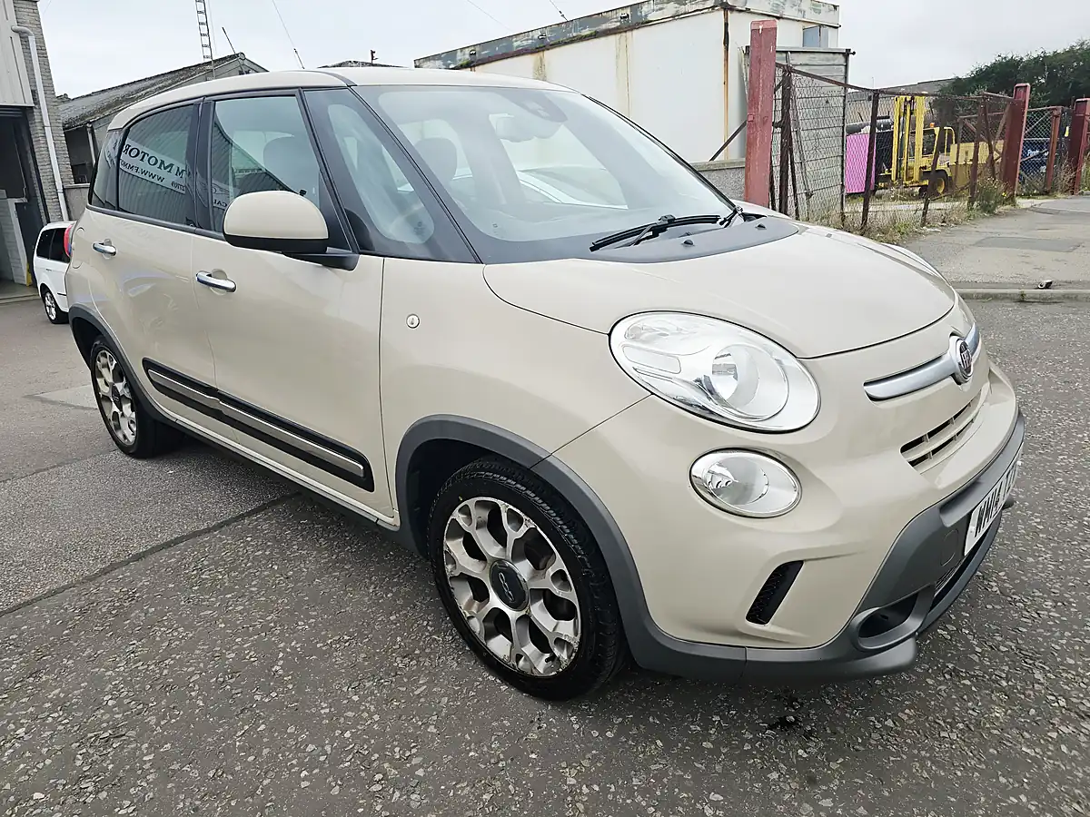 Used 2014 Fiat 500L Trekking - Interior and Exterior details 2