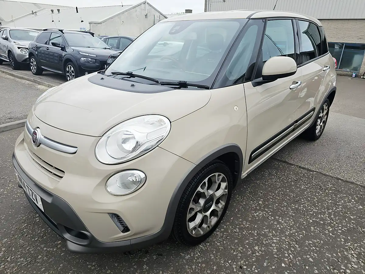 Used 2014 Fiat 500L Trekking - Interior and Exterior details 5