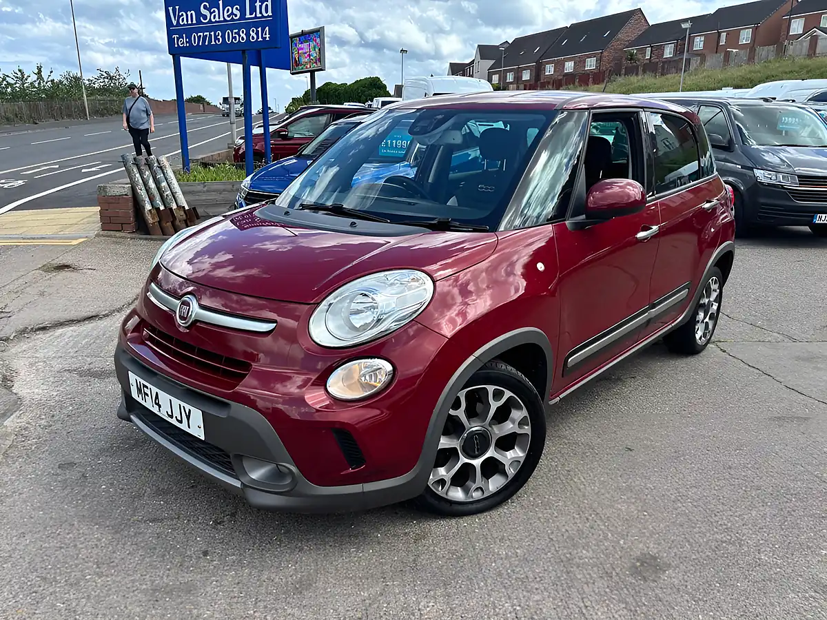 Used 2014 Fiat 500L Trekking Red - Front View