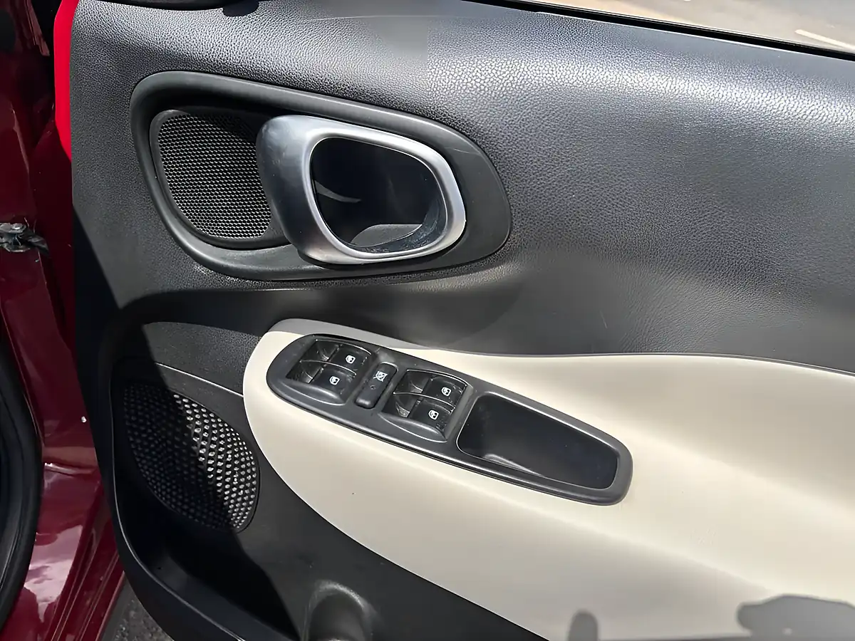 Used 2014 Fiat 500L Trekking Red - Interior and Exterior details 12
