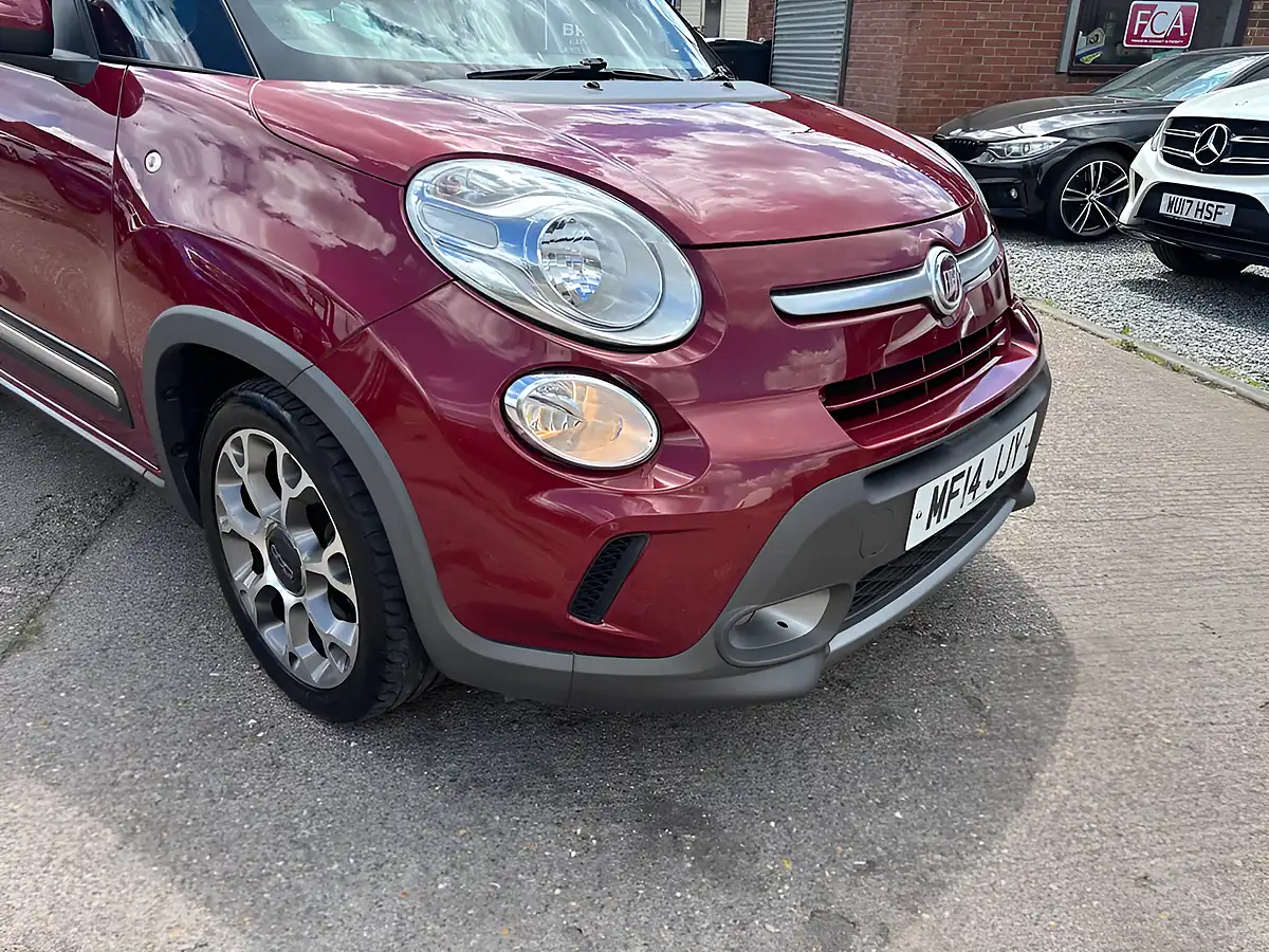 Used 2014 Fiat 500L Trekking Red - Interior and Exterior details 4