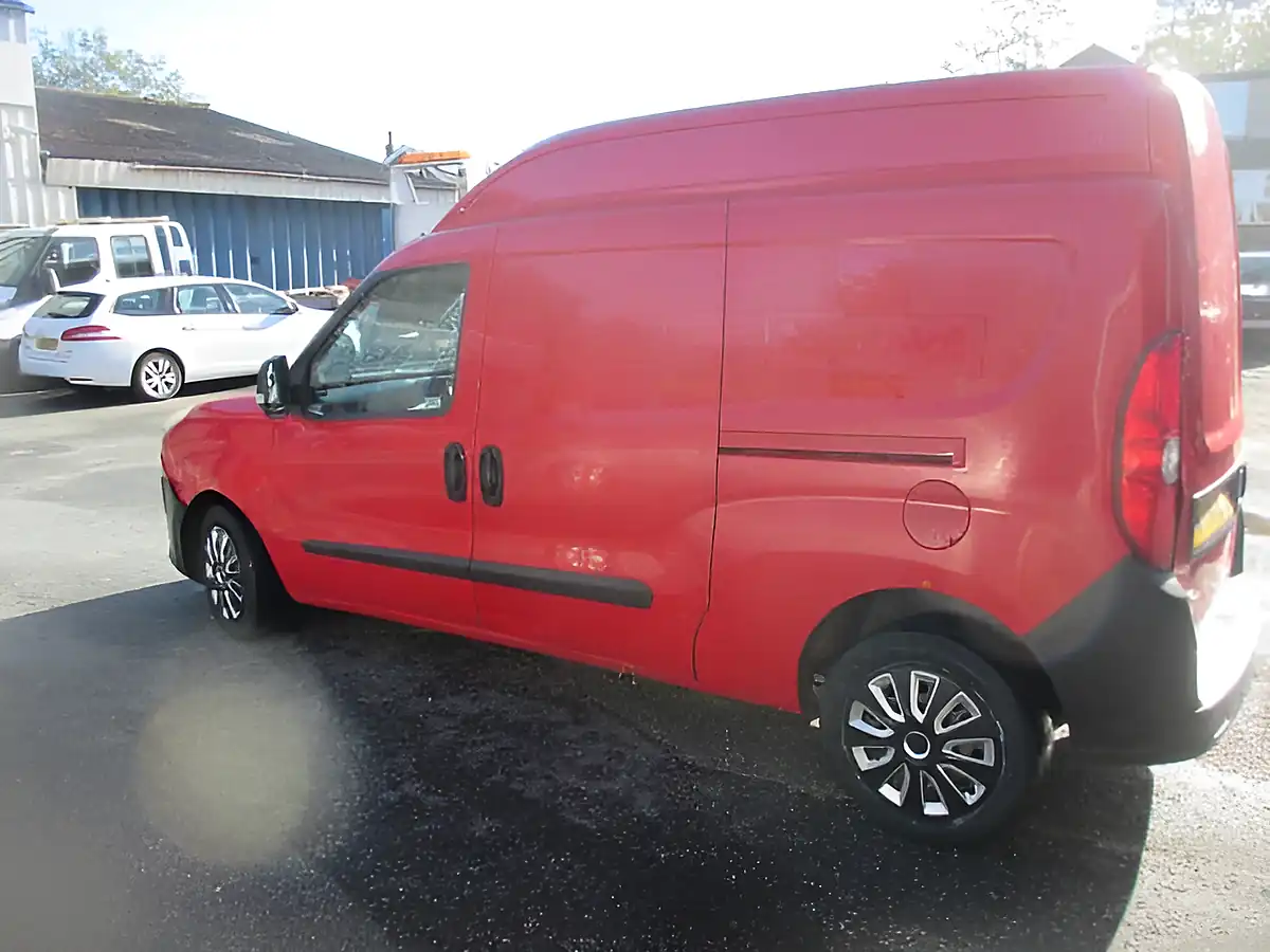 Used 2014 Fiat Doblo Xl High Roof Red - Interior and Exterior details 4
