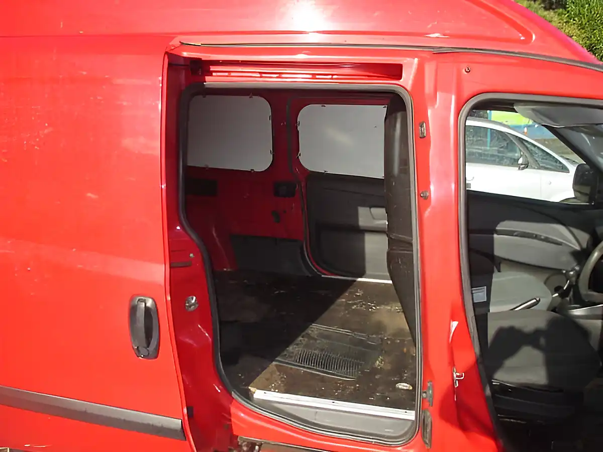Used 2014 Fiat Doblo Xl High Roof Red - Interior and Exterior details 6