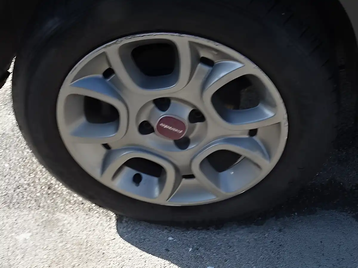 Used 2014 Fiat Panda 4X4 Green - Interior and Exterior details 16