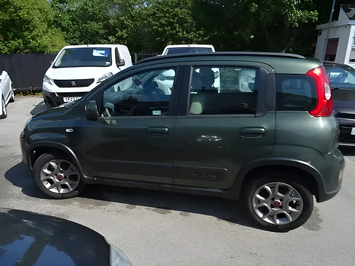 Used 2014 Fiat Panda 4X4 Green - Interior and Exterior details 9