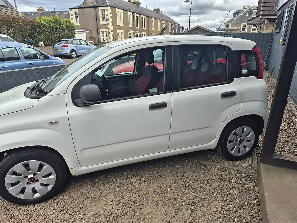 Used 2014 Fiat Panda Pop White - Interior and Exterior details 5