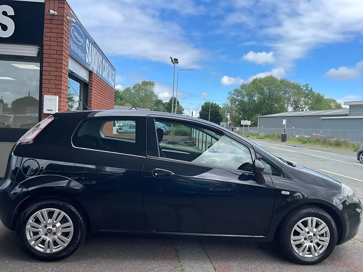Used 2014 Fiat Punto Lounge Black - Interior and Exterior details 7