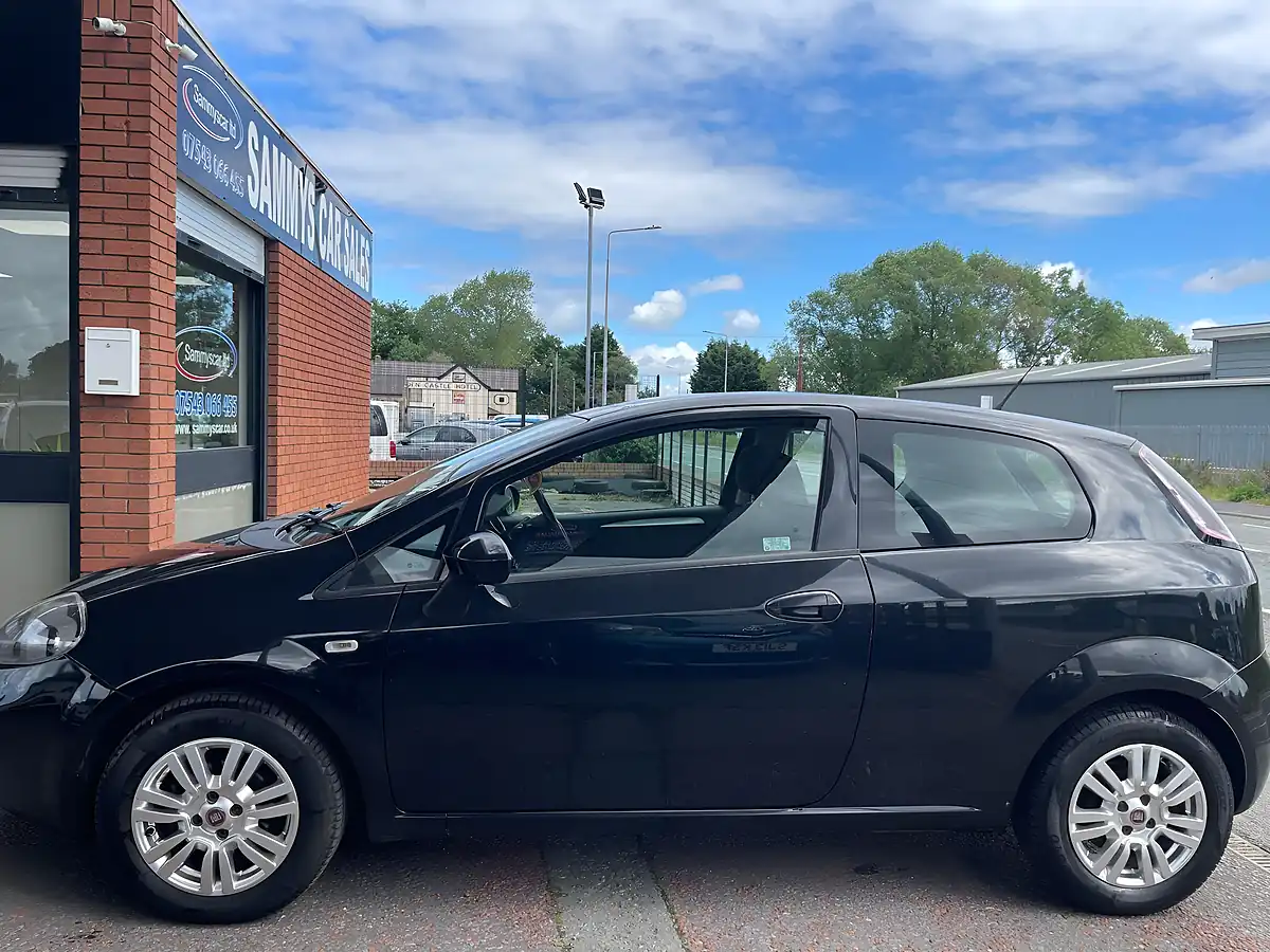 Used 2014 Fiat Punto Lounge Black - Interior and Exterior details 9