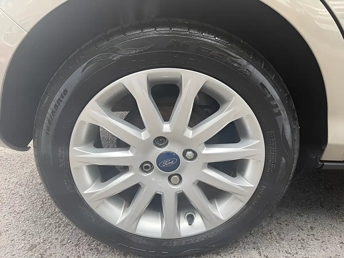 Used 2014 Ford B-Max Titanium Silver - Interior and Exterior details 10