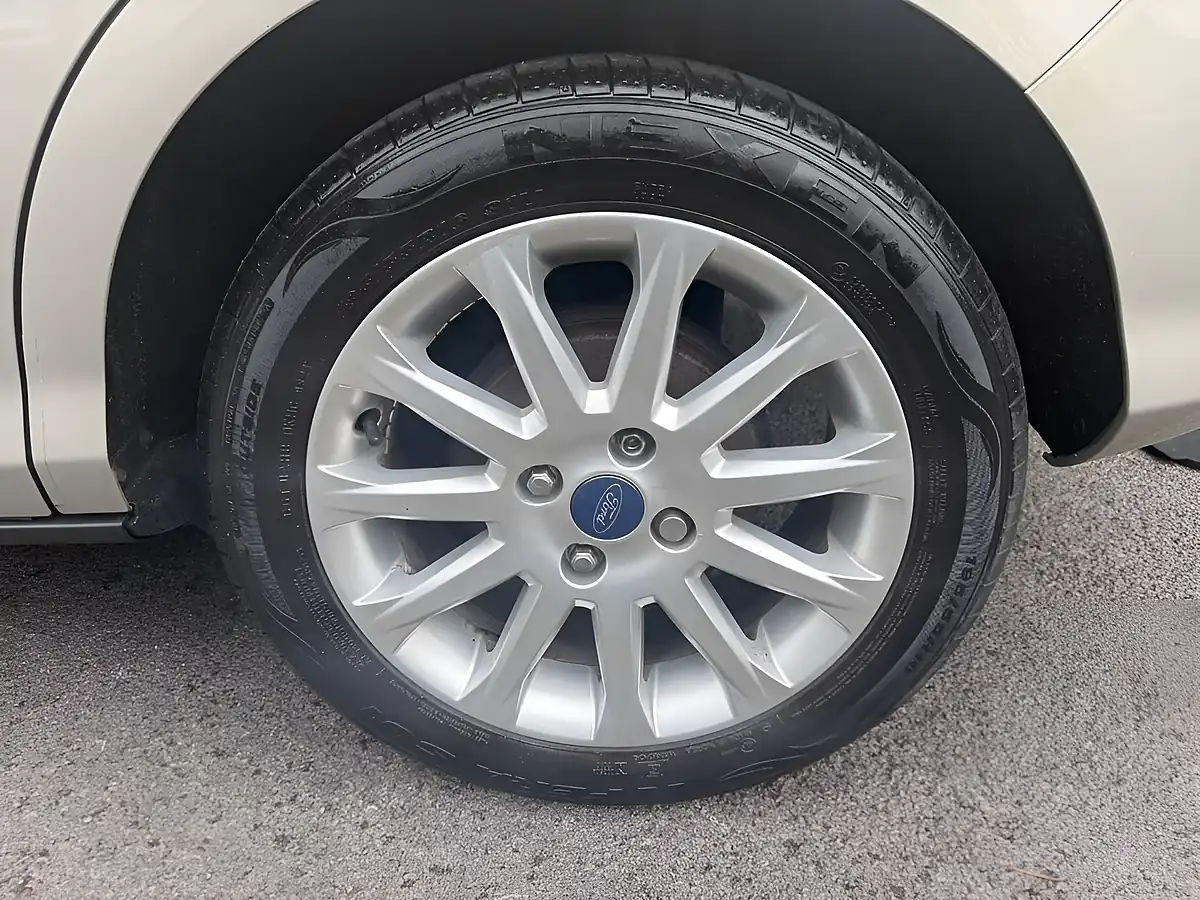 Used 2014 Ford B-Max Titanium Silver - Interior and Exterior details 11