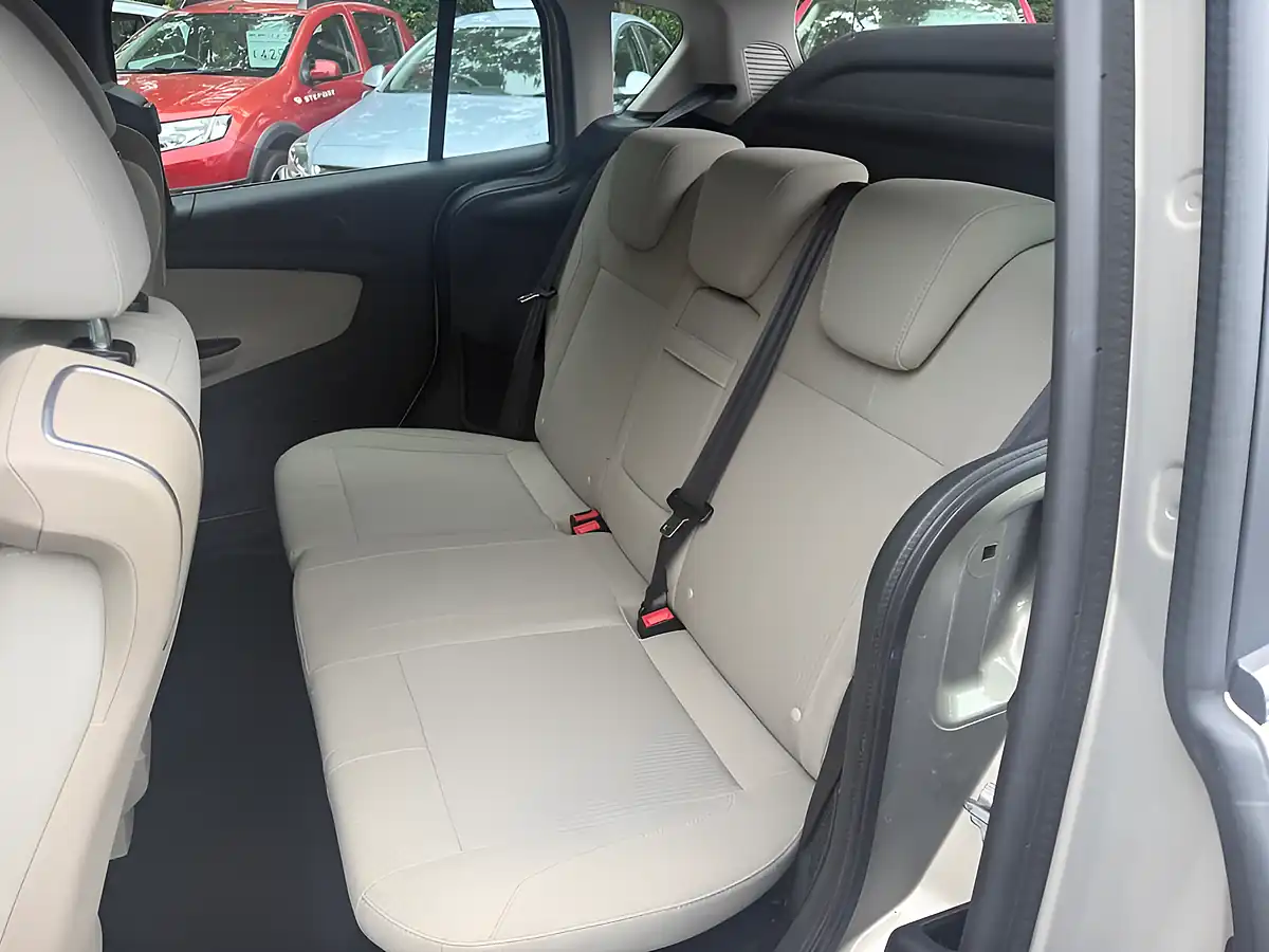Used 2014 Ford B-Max Titanium Silver - Interior and Exterior details 13