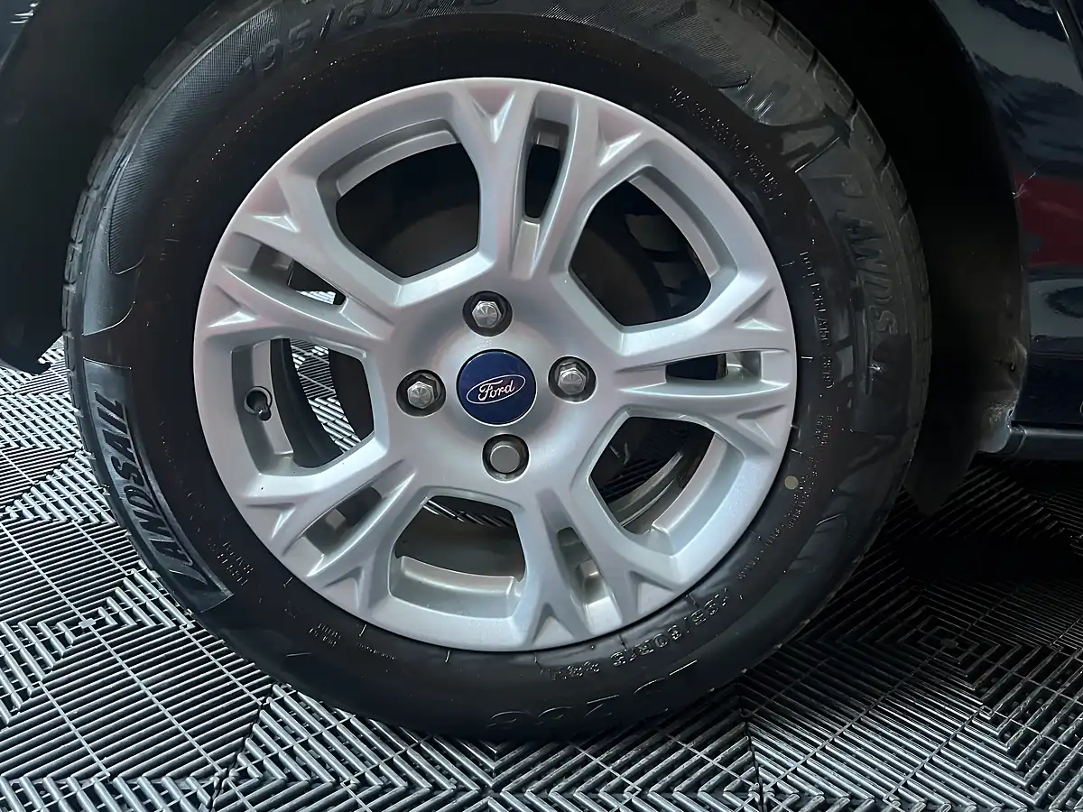 Used 2014 Ford B-Max Zetec Black - Interior and Exterior details 6