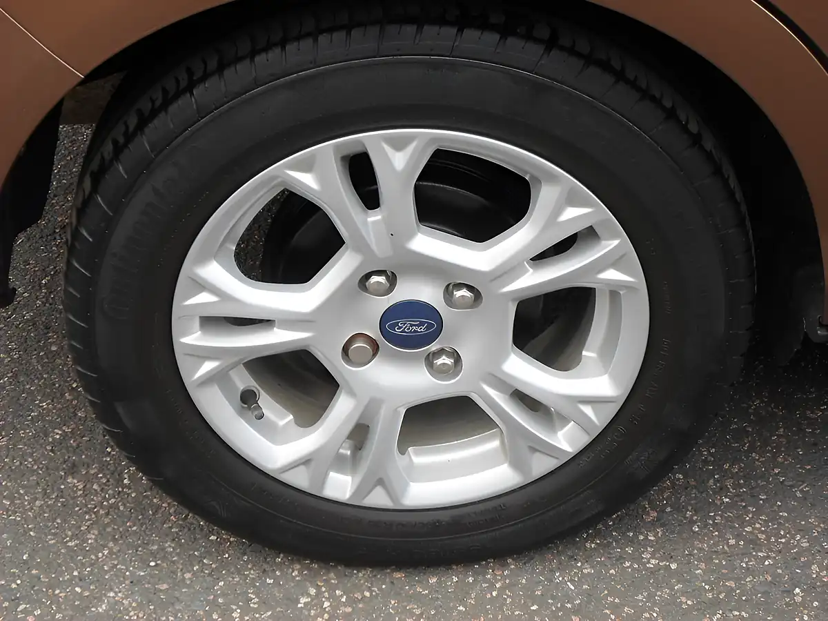 Used 2014 Ford B-Max Zetec Gold - Interior and Exterior details 11