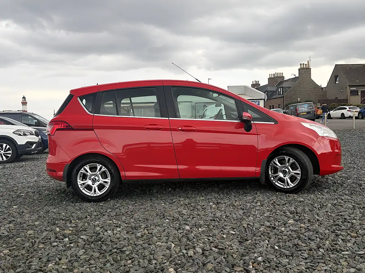 Used 2014 Ford B-Max Zetec Red - Interior and Exterior details 4