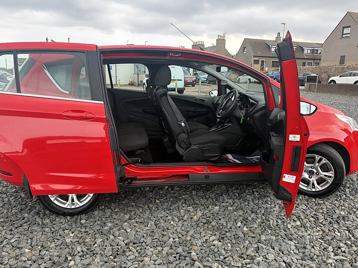 Used 2014 Ford B-Max Zetec Red - Interior and Exterior details 5