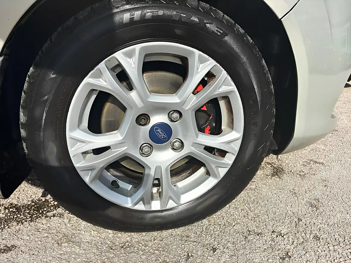 Used 2014 Ford B-Max Zetec Silver - Interior and Exterior details 13