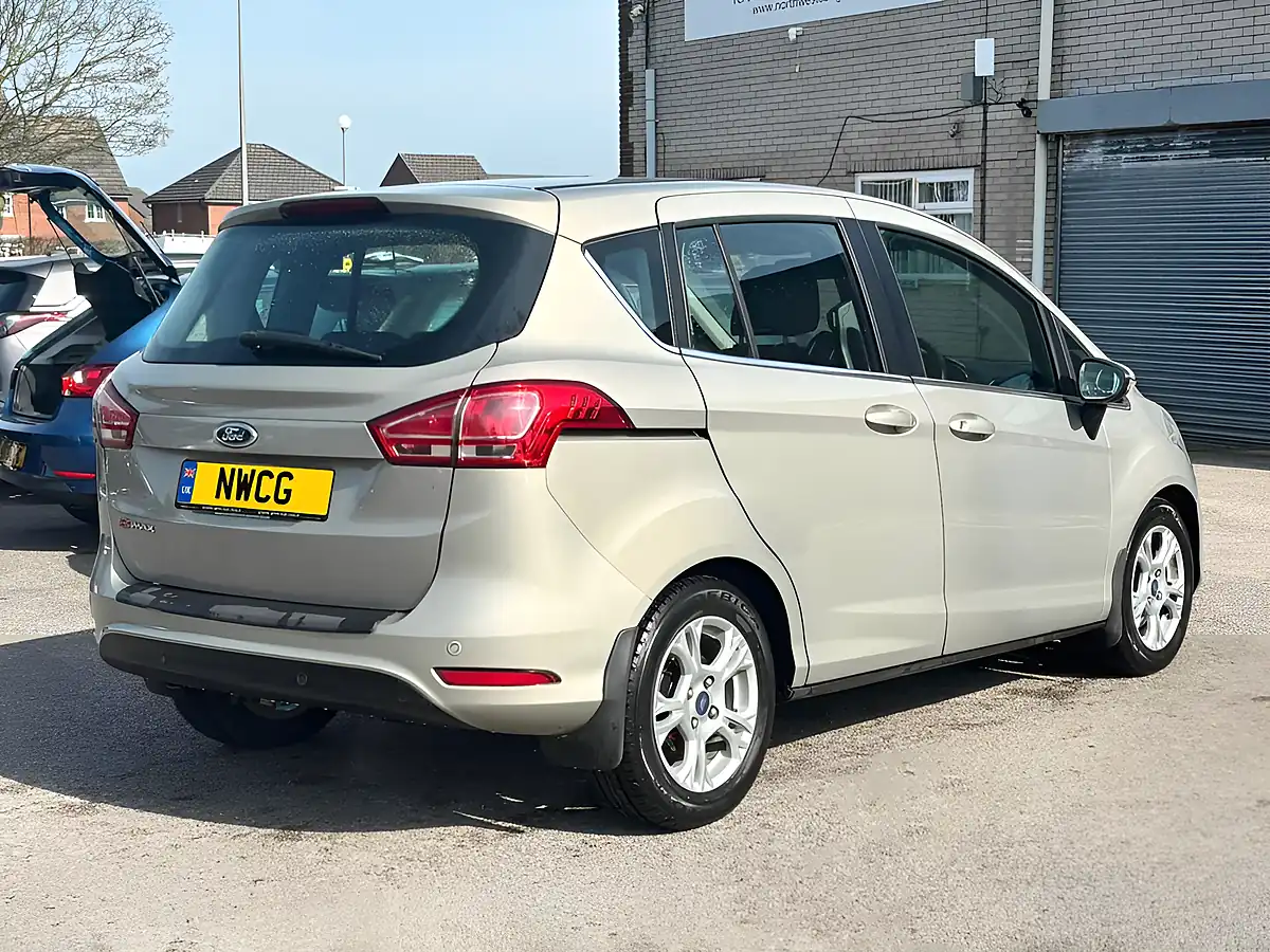 Used 2014 Ford B-Max Zetec Silver - Interior and Exterior details 9