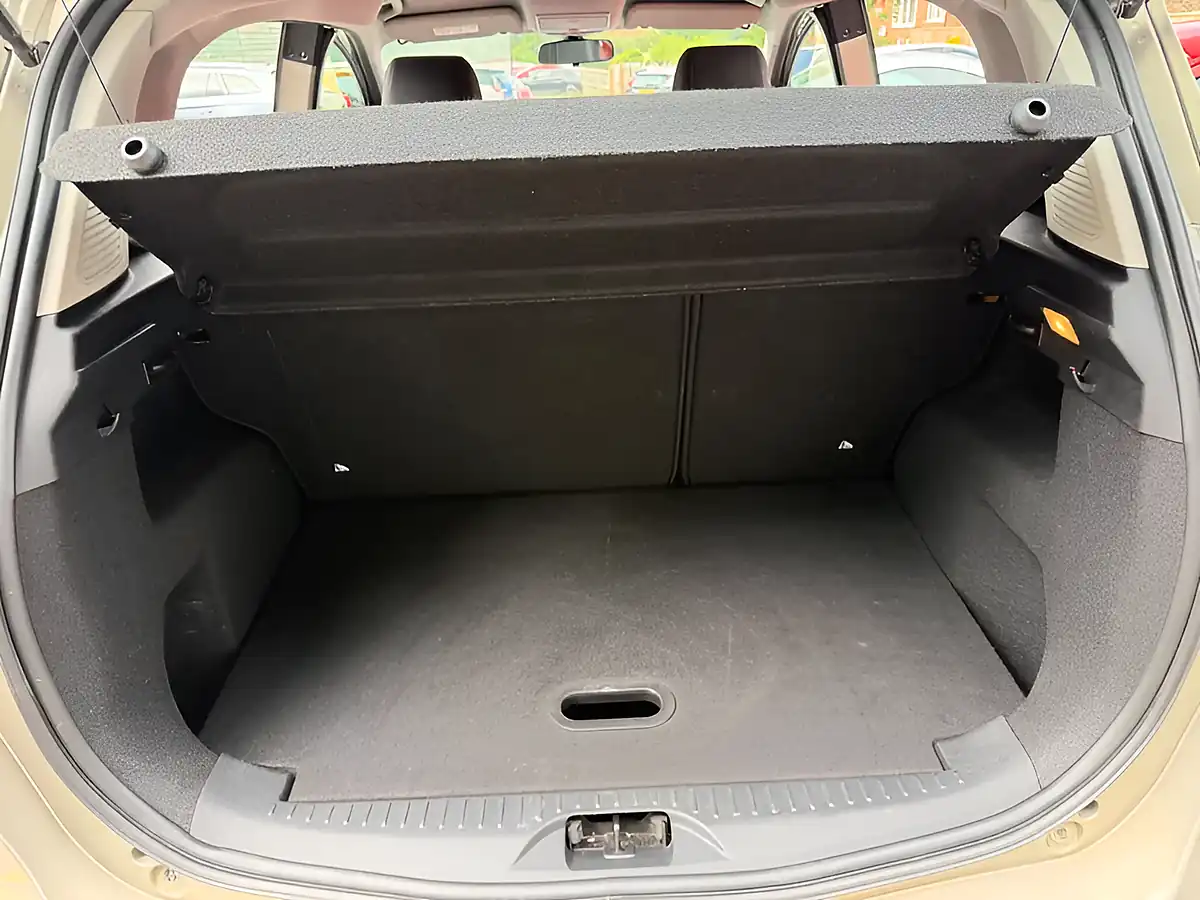 Used 2014 Ford B-Max Zetec Silver - Interior and Exterior details 15