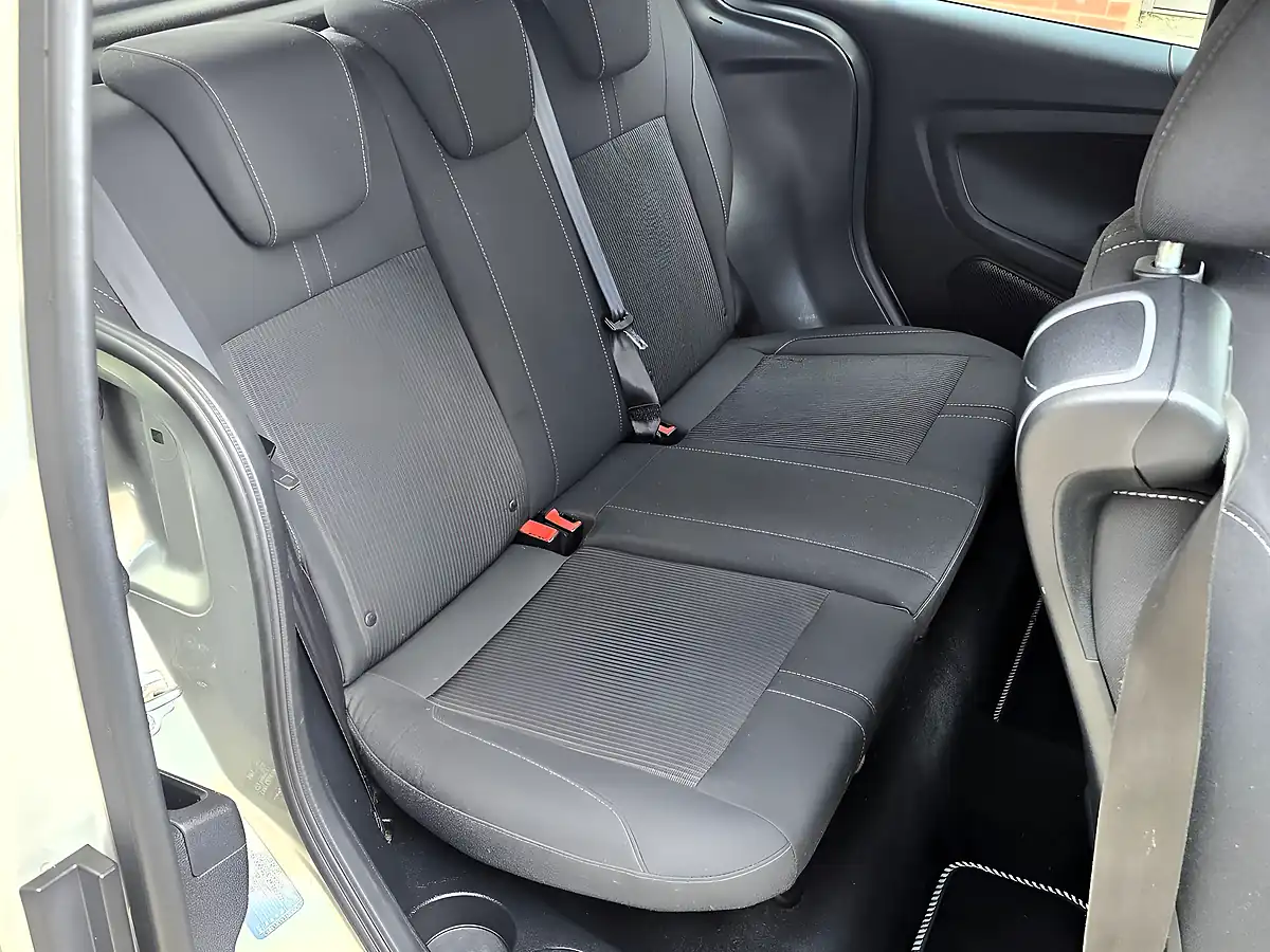 Used 2014 Ford B-Max Zetec Silver - Interior and Exterior details 12