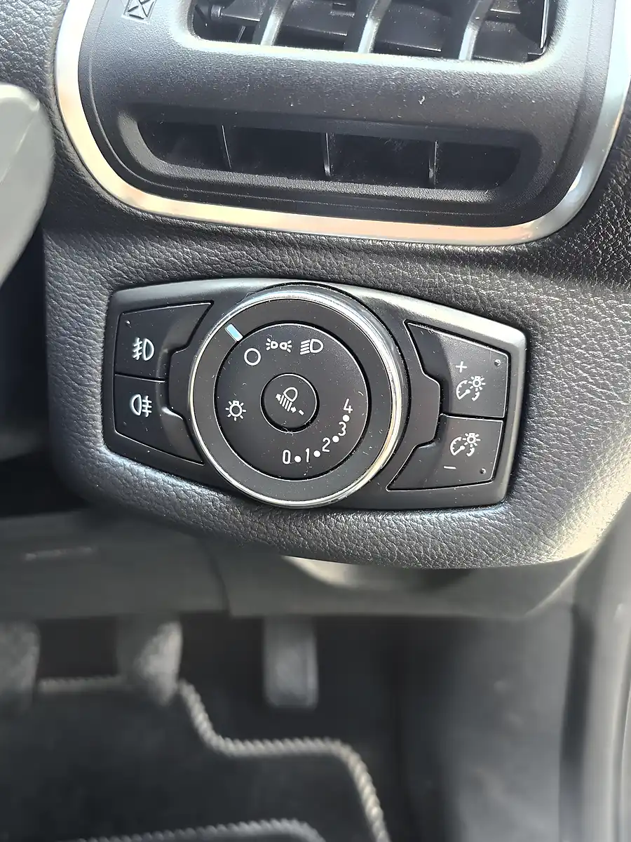 Used 2014 Ford B-Max Zetec Silver - Interior and Exterior details 13