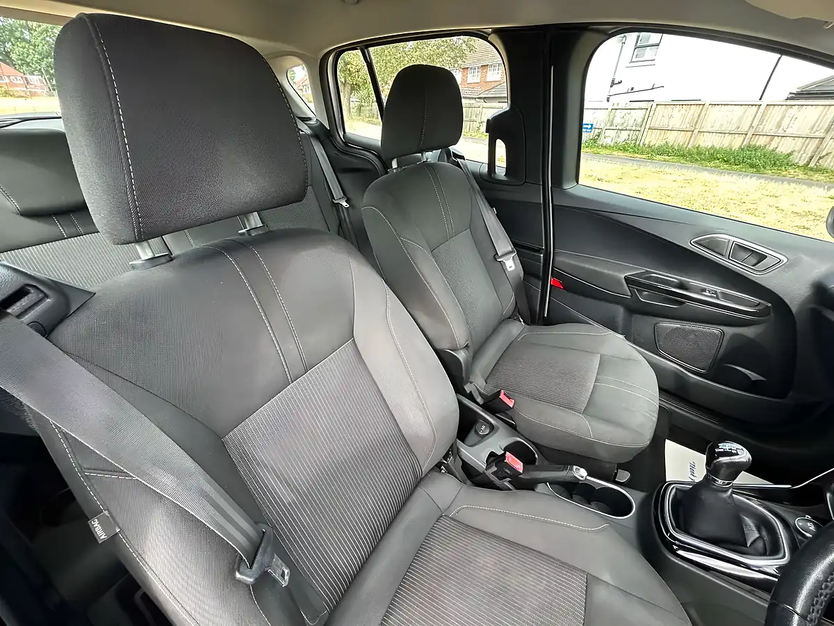 Used 2014 Ford B-Max Zetec Silver - Interior and Exterior details 17