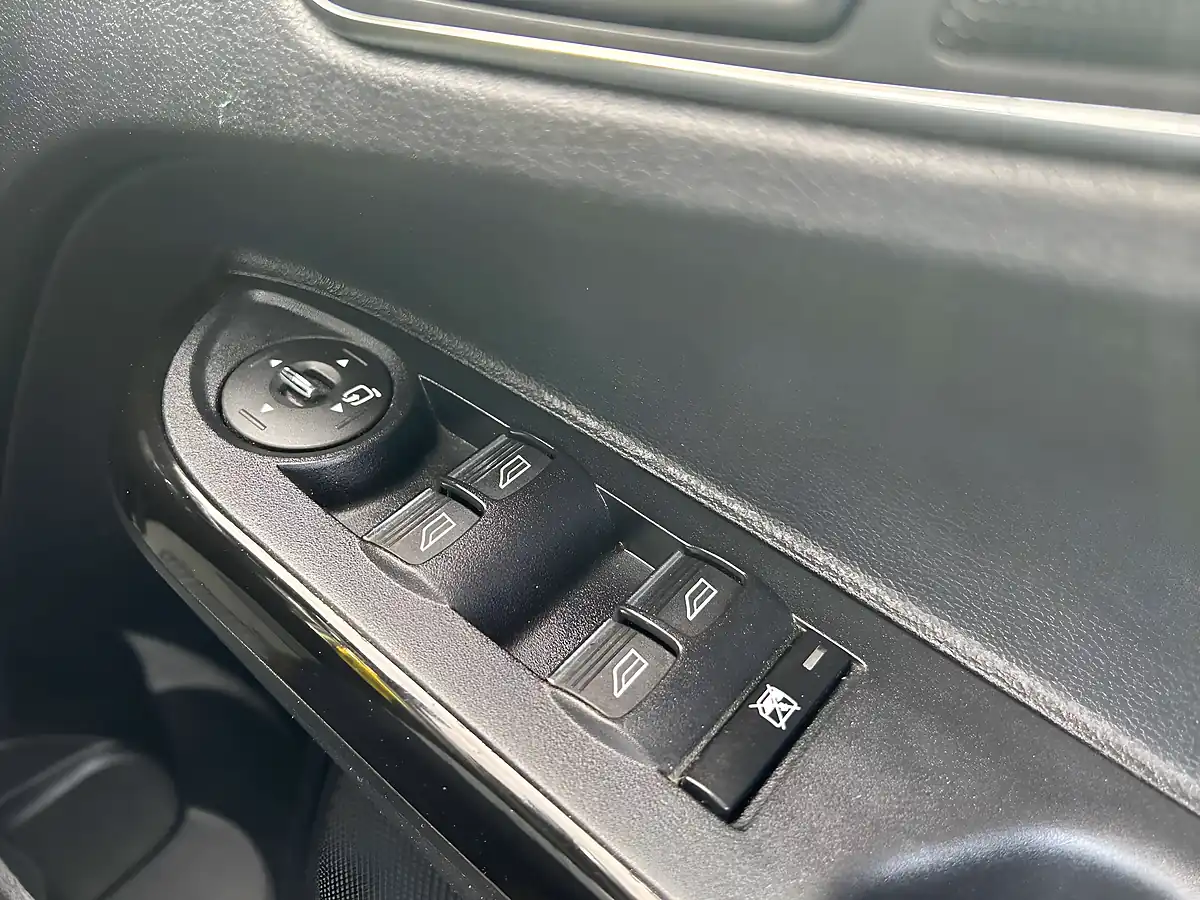 Used 2014 Ford B-Max Zetec Silver - Interior and Exterior details 20