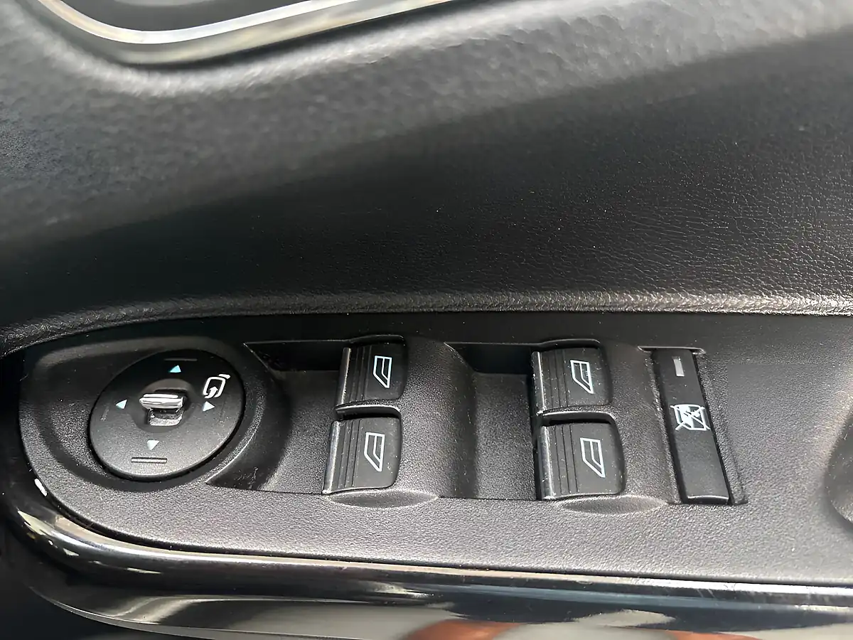Used 2014 Ford B-Max Zetec Silver - Interior and Exterior details 13