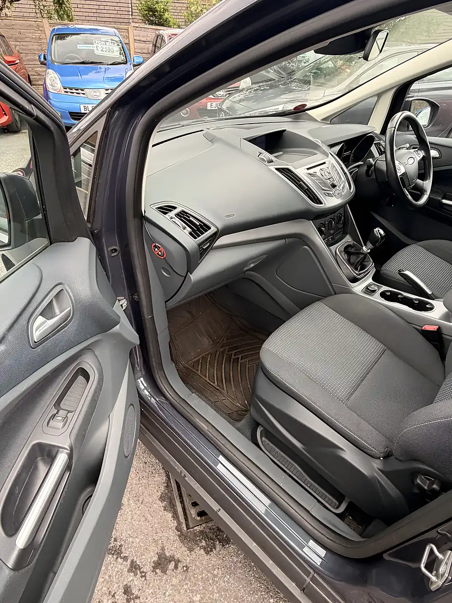 Used 2014 Ford C-Max Zetec Blue - Interior and Exterior details 15