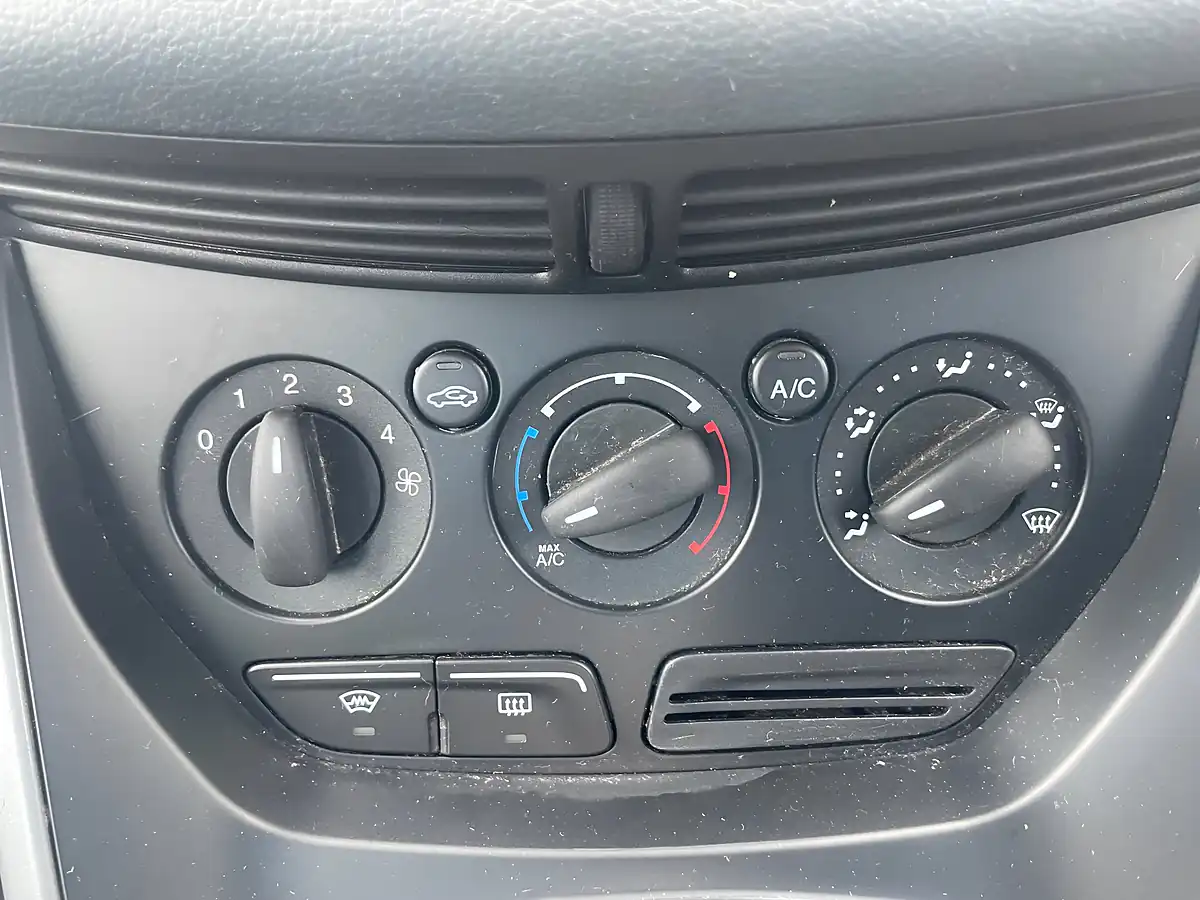 Used 2014 Ford C-Max Zetec White - Interior and Exterior details 17