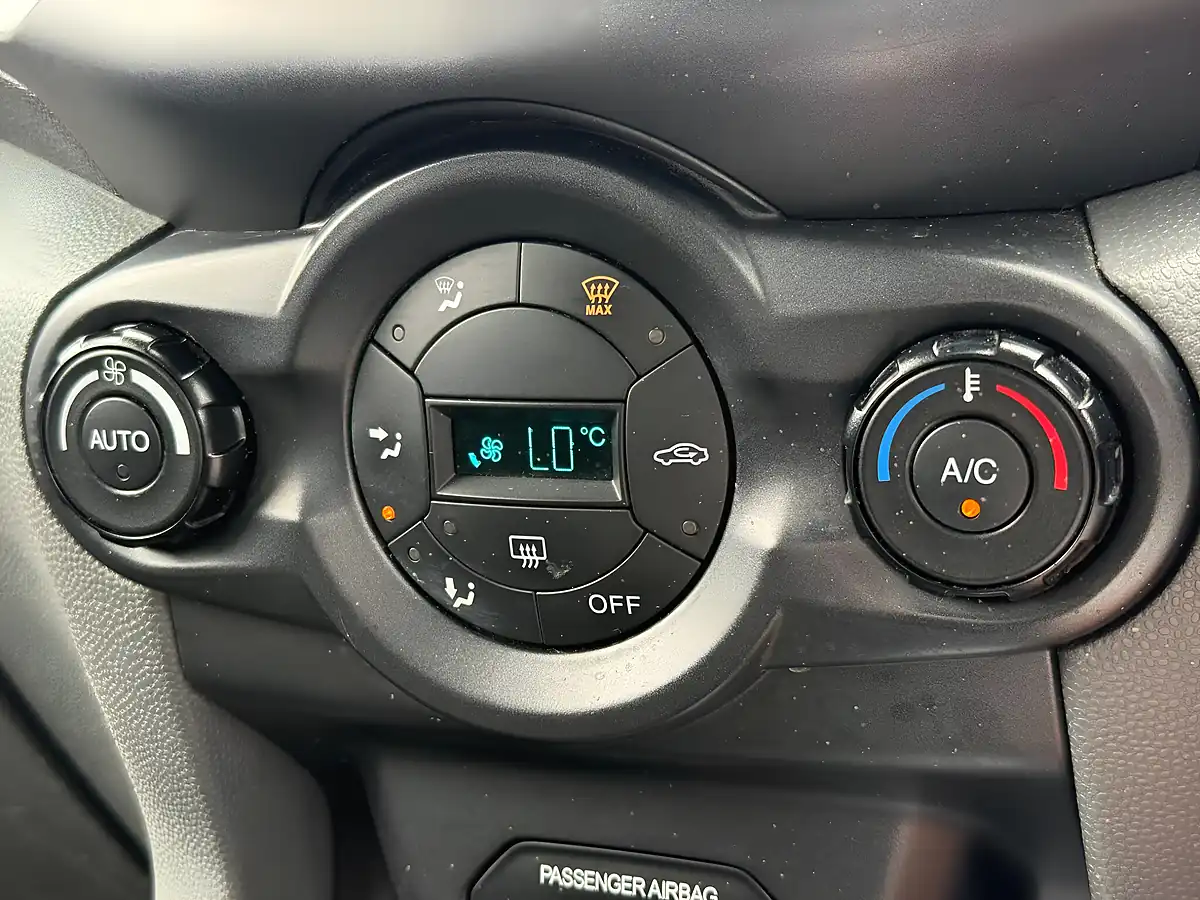 Used 2014 Ford Ecosport Titanium Blue - Interior and Exterior details 16