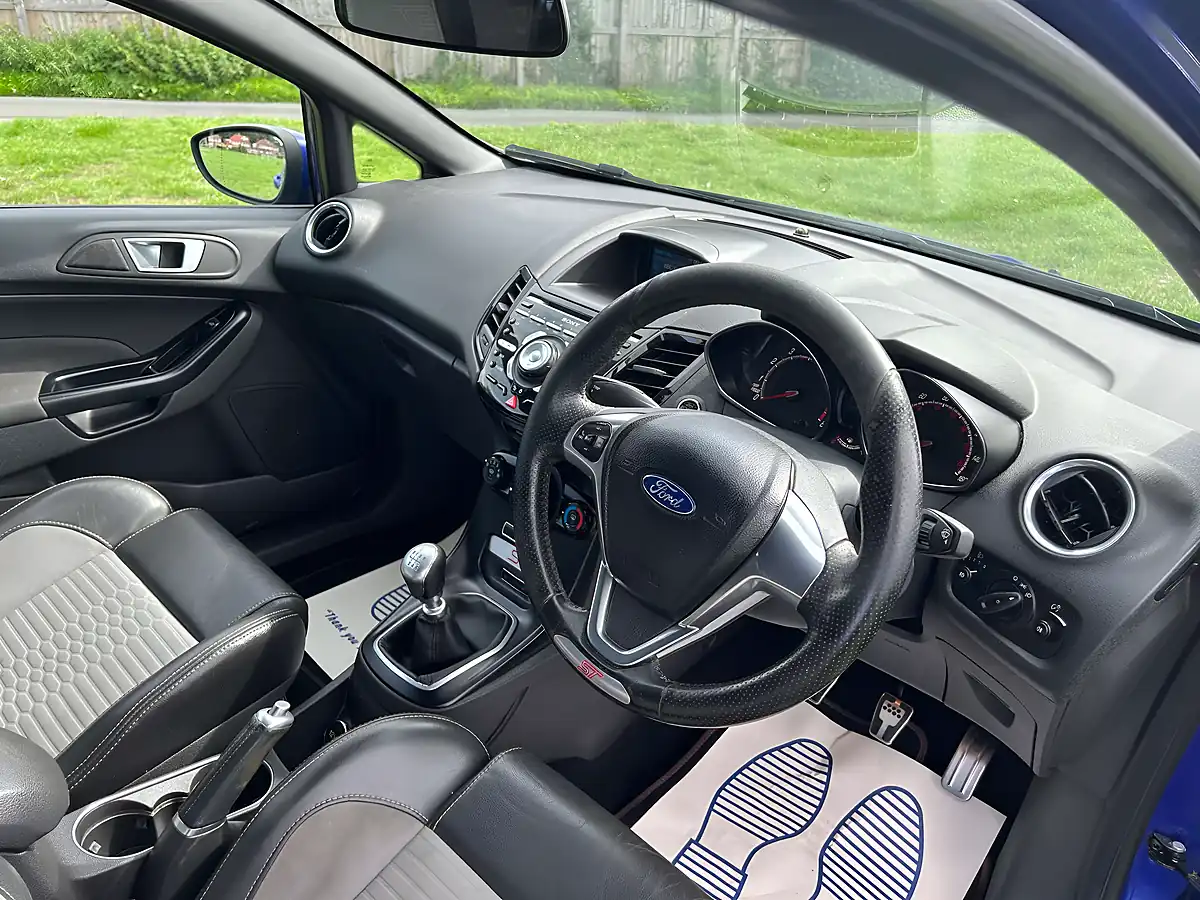 Used 2014 Ford Fiesta ST-2 Blue - Interior and Exterior details 17