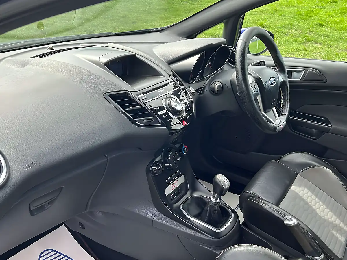 Used 2014 Ford Fiesta ST-2 Blue - Interior and Exterior details 19