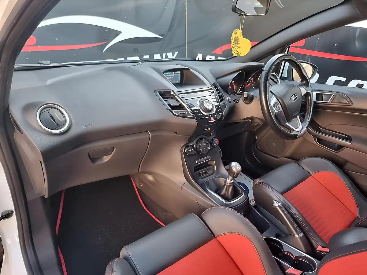 Used 2014 Ford Fiesta ST-2 White - Interior and Exterior details 17