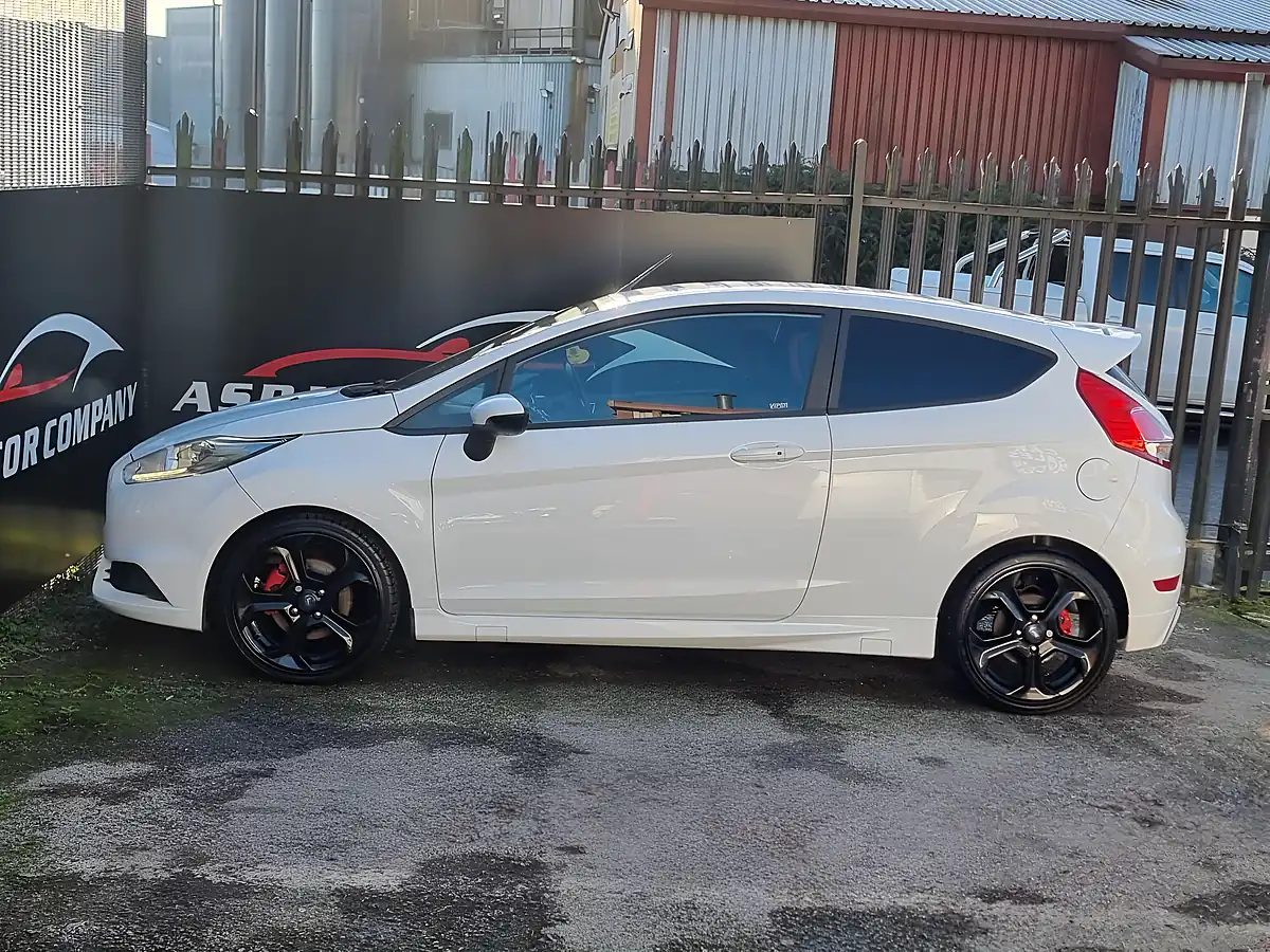 Used 2014 Ford Fiesta ST-2 White - Interior and Exterior details 4