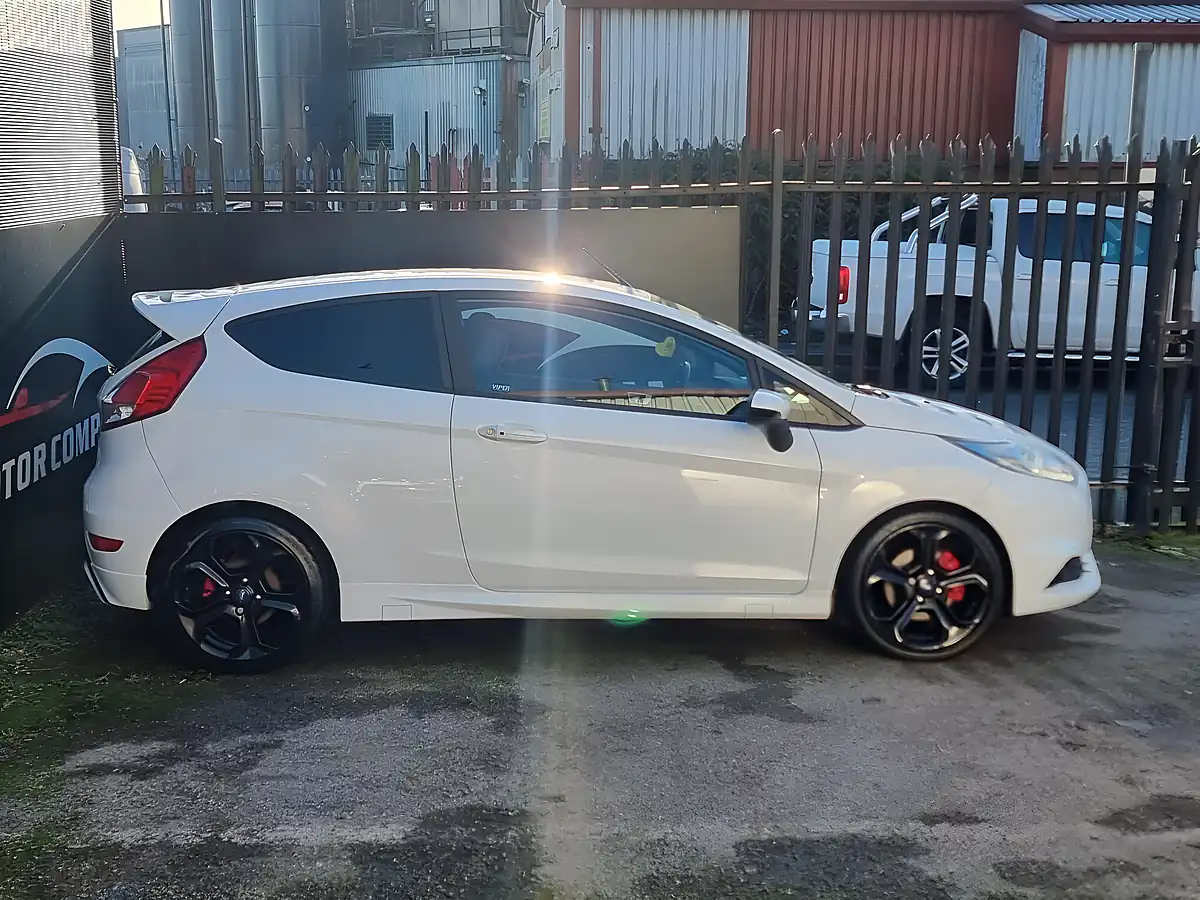 Used 2014 Ford Fiesta ST-2 White - Interior and Exterior details 5