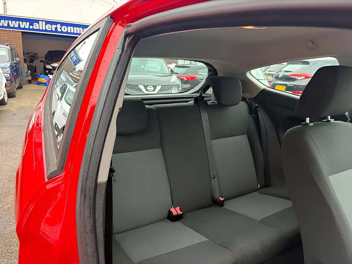 Used 2014 Ford Fiesta Studio Red - Interior and Exterior details 12