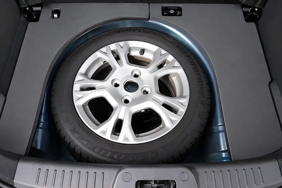 Used 2014 Ford Fiesta Style Blue - Interior and Exterior details 14