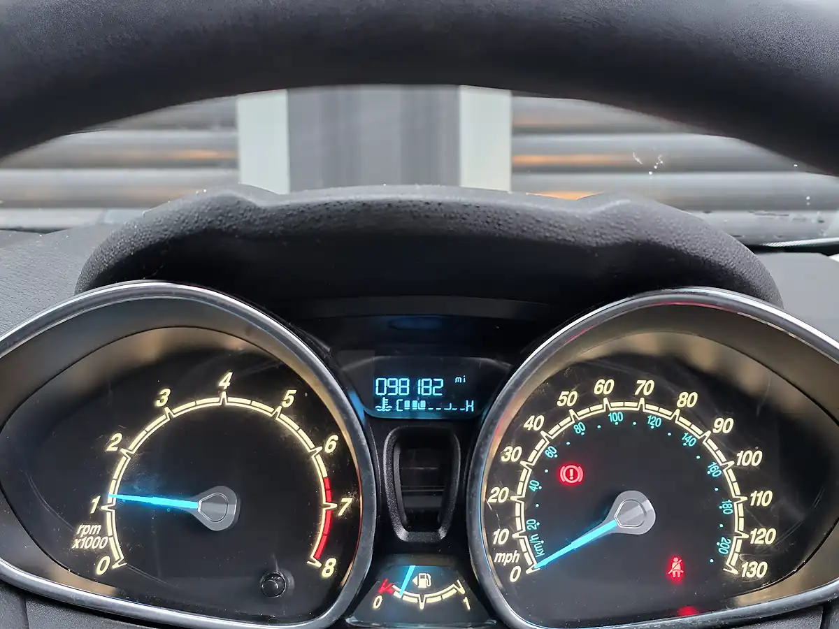 Used 2014 Ford Fiesta Style Silver - Interior and Exterior details 5